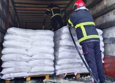 Osmaniye&rsquo;de seyir halindeki soya y&uuml;kl&uuml; tırda yangın &ccedil;ıktı