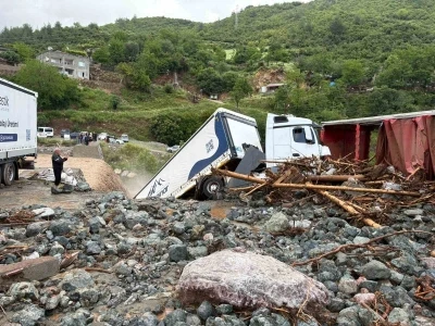 Osmaniye&rsquo;deki heyelanda 6 tır zarar g&ouml;rd&uuml;