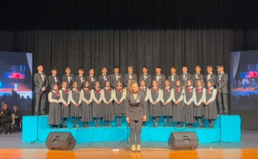 Osmaniye T&uuml;rk Halk M&uuml;ziği Topluluğu T&uuml;rkiye şampiyonu oldu
