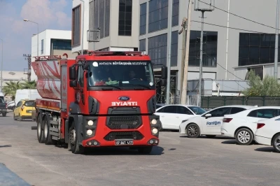 Otel ekipmanlarının satıldığı iş yerinin deposunda yangın paniği