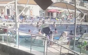 Otelin havuz başında kafasına d&uuml;şen baca kapağıyla &ouml;l&uuml;mden d&ouml;nd&uuml;
