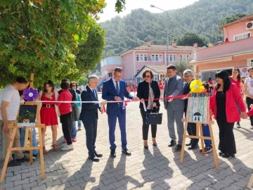 &ldquo;Otizm Farkındalık&rdquo; resim sergisi a&ccedil;ıldı
