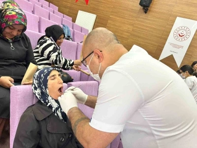 Otizmli &ccedil;ocuklar ve annelerine &uuml;cretsiz diş taraması
