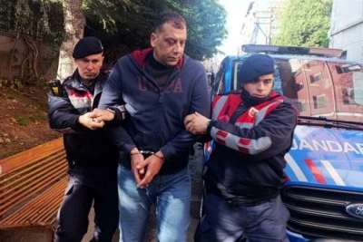 Otizmli &ouml;ğrenciyi merdivenlerden iten okul m&uuml;d&uuml;r&uuml; tutuklandı