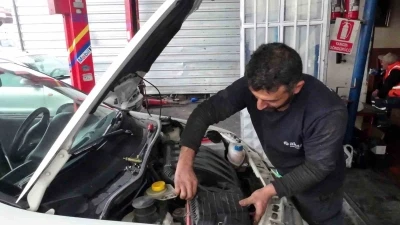 Oto bakım ustaları uyarıyor: "Ara&ccedil;ların yaz bakımı ihmal edilmemeli"
