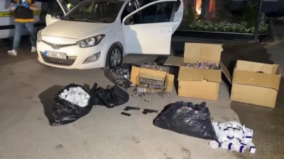 Oto galericiye baskında binlerce uyuşturucu hap &ccedil;ıktı 