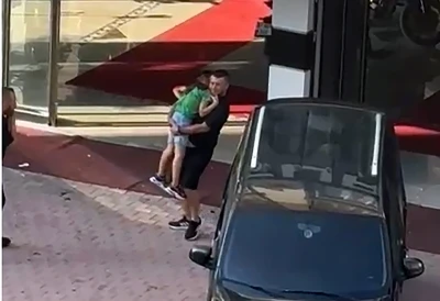 Oto galeriye silahlı saldırıda 1 &ccedil;ocuk ağır yaralandı; 4 ş&uuml;pheli yakalandı