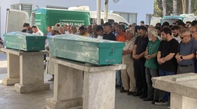 Oto yıkamacıda &ouml;len 4 gen&ccedil;ten 2'sinin cenazeleri toprağa verildi