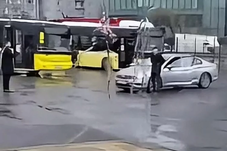 Otob&uuml;s durağında havaya ateş a&ccedil;tılar