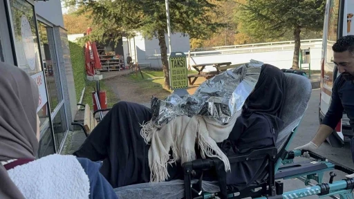 Otob&uuml;ste doğum yaptı