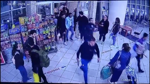 Otob&uuml;ste tartışan yolcunun yakınları, yanlış muavin ve şof&ouml;r&uuml; hastanelik etti
