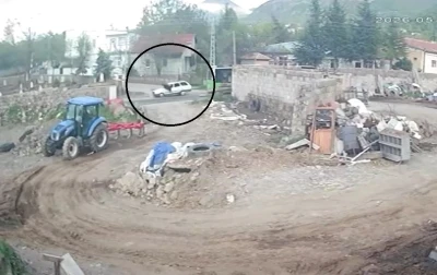 Otob&uuml;sten indi, otomobil &ccedil;arptı