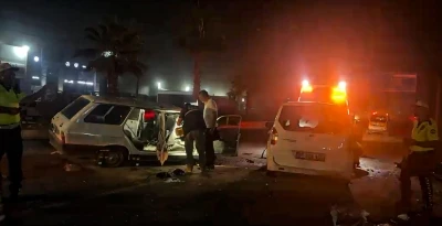 Otomobil, hafif ticari ara&ccedil;la &ccedil;arpıştı; 1 &ouml;l&uuml;, 7 yaralı