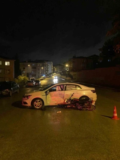 Otomobil ile motosiklet &ccedil;arpıştı: 1&rsquo;i ağır 2 yaralı