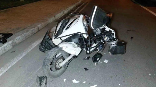 Otomobil karşı y&ouml;nden gelen motosikletle &ccedil;arpıştı: 1 yaralı
