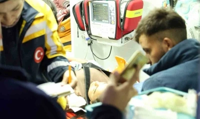 Otomobil şarampole devrildi: S&uuml;r&uuml;c&uuml; alkoll&uuml; ve ehliyetsiz &ccedil;ıktı
