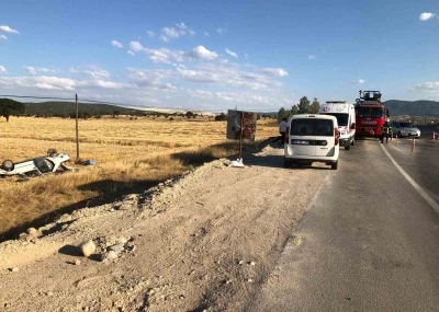 Otomobil tarlaya u&ccedil;tu: 2 yaralı