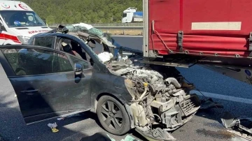 Otomobil tıra ok gibi saplandı: 1&rsquo;i ağır 3 yaralı
