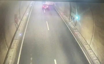 Otomobil tıra ok gibi saplandı: 1 &ouml;l&uuml;, 1 ağır yaralı
