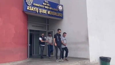 Otomobile atı bağlayıp g&ouml;t&uuml;ren sahibi ve s&uuml;r&uuml;c&uuml; tutuklandı
