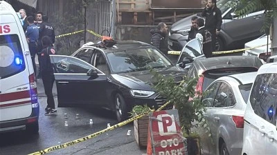 Otomobile pusu kurdular: 1 &ouml;l&uuml;