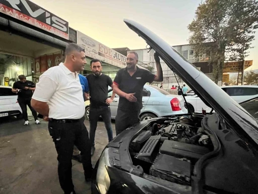 Otomobili tamirden erken &ccedil;ıkınca davul zurna eşliğinde oynayarak teslim aldı
