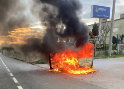 Bursa'da otomobil alev aldı, kullanılamaz hale geldi