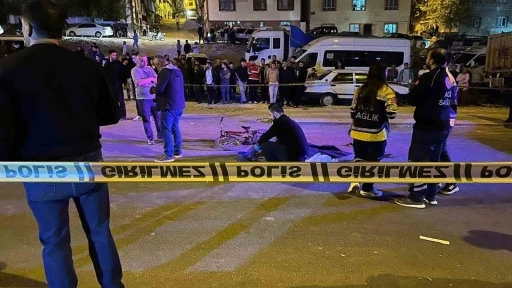 Otomobilin &ccedil;arptığı 8 yaşındaki bisikletli &ccedil;ocuk hayatını kaybetti