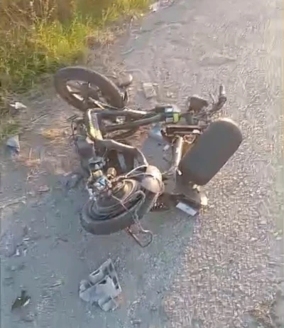 Otomobilin &ccedil;arptığı bisikletli kadın &ouml;ld&uuml;