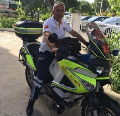 Otomobilin &ccedil;arptığı motosikletin s&uuml;r&uuml;c&uuml;s&uuml; &ouml;ld&uuml;