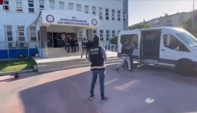 Otomobilin gizli b&ouml;lmesinden tabanca &ccedil;ıktı