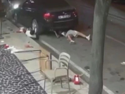 Otomobille motosiklet &ccedil;arpıştı; 3 yaralı