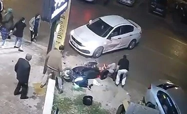 Otomobille motosikletin &ccedil;arpıştığı kazada 1 kişi yaralandı