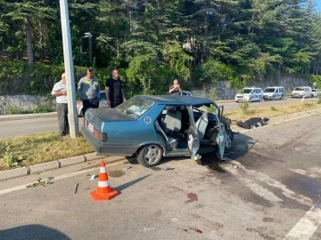 Otomobiller &ccedil;arpıştı: 1 &ouml;l&uuml;, 7 yaralı