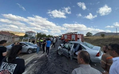 Otomobiller &ccedil;arpıştı: 7 yaralı