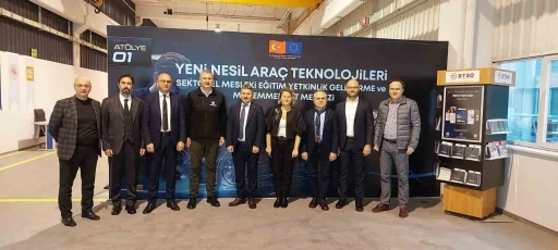 Bursa'da T&uuml;rk Otomotiv Sekt&ouml;r&uuml; masaya yatırıldı