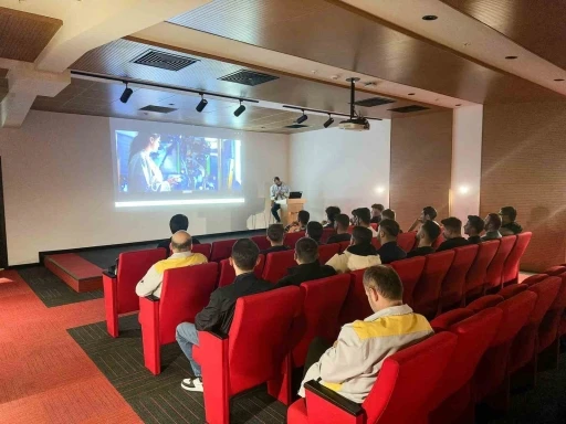 Otomotiv sekt&ouml;r&uuml;ndeki son teknolojileri incelediler
