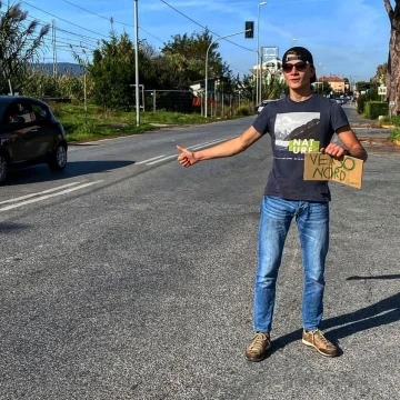 Otostopla d&uuml;nya turuna &ccedil;ıkan İtalyan turist Konya&rsquo;ya ulaştı
