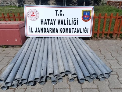 Otoyol kenarındaki &ccedil;it direkleri &ccedil;alan 2 kişi tutuklandı

