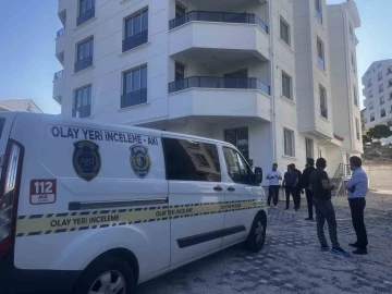  Yeni ev aldığı binanın asans&ouml;r boşluğunda can verdi