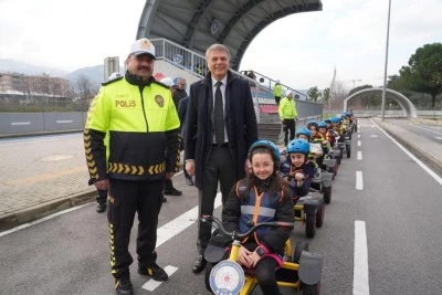 Oyak Renault'dan gelecek i&ccedil;in g&uuml;venli adımlar projesi
