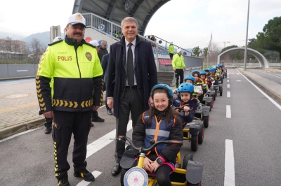 Oyak Renault, G&uuml;venli Adımlar Projesini Hayata Ge&ccedil;irdi