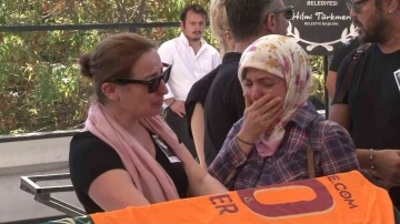 Oyuncu &Uuml;nal Silver son yolculuğuna uğurlandı
