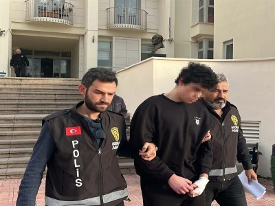 &Ouml;z annesinin boğazını keserek &ouml;ld&uuml;rd&uuml;