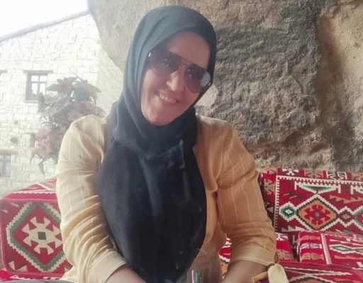 &Ouml;z oğlu tarafından t&uuml;fekle vurularak &ouml;ld&uuml;r&uuml;len anne toprağa verildi
