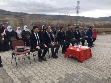 &Ouml;zalp&rsquo;te 15 kadın okuma yazma &ouml;ğrendi
