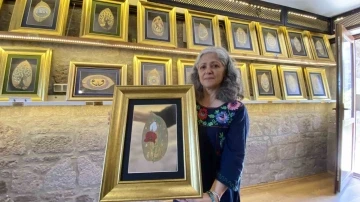 (&Ouml;ZEL) 25 yıldır difenbahya yaprağına hayat veriyor
