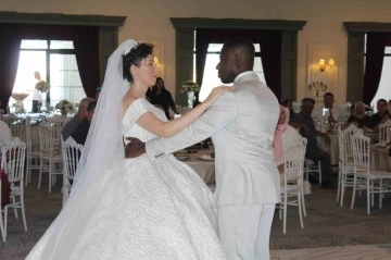 (&Ouml;ZEL) Amerika&rsquo;da başlayan aşk Eskişehir&rsquo;de mutlu sonra bitti
