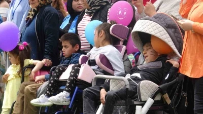 &Ouml;zel bireyler d&uuml;zenlenen festivalle sosyalleşti
