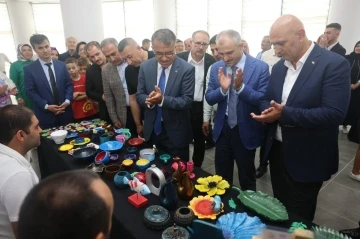 &Ouml;zel bireylerin el emekleri sergilendi
